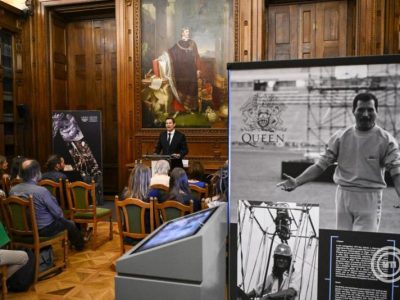 A Queen együttesről Budapesten készült fotók a Nemzeti Múzeum kiállításán
