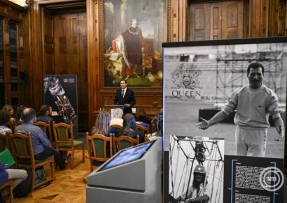 A Queen együttesről Budapesten készült fotók a Nemzeti Múzeum kiállításán