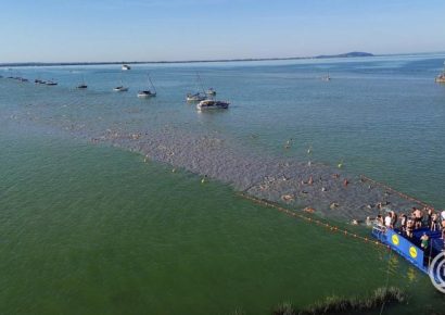 Több mint tízezren teljesítették a Balaton-átúszást
