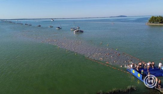 Több mint tízezren teljesítették a Balaton-átúszást