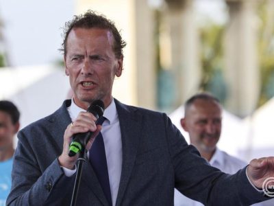 Távozik a Nemzetközi Ökölvívó Szövetség elnöke