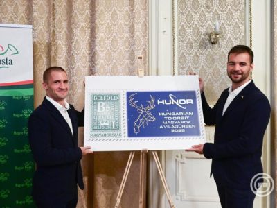 A HUNOR Magyar Űrhajós Program tiszteletére bocsátott ki bélyeget a Magyar Posta