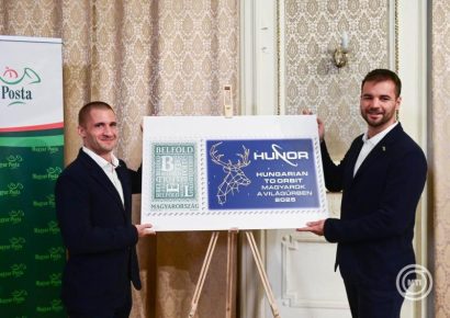 A HUNOR Magyar Űrhajós Program tiszteletére bocsátott ki bélyeget a Magyar Posta
