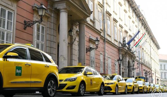 Ismét tüntettek a budapesti taxisok