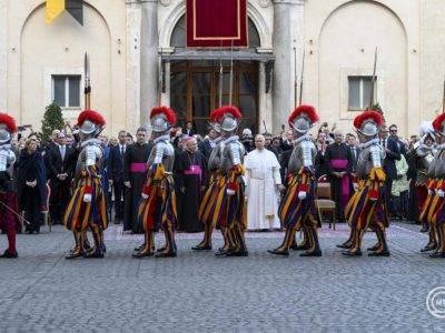 Évtizedek után először a pápa is részt vett az svájci gárdisták eskütételén