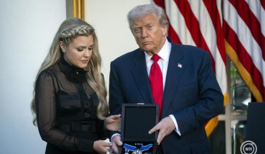 Donald Trump az Egyesült Államok polgári kitüntetését adományozta posztumusz Charlie Kirknek