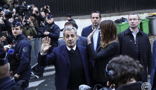 Nicolas Sarkozy volt francia elnök megkezdte börtönbüntetésének letöltését