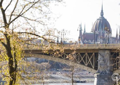 A hétvégén a Margit és a Petőfi hidat tisztítja a fővárost