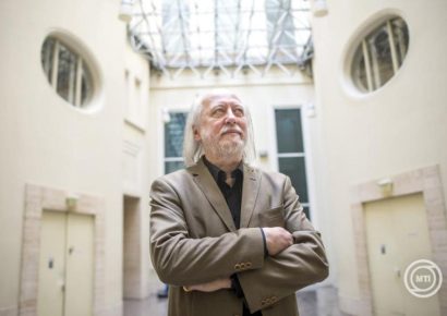 Krasznahorkai László kapja idén az irodalmi Nobel-díjat