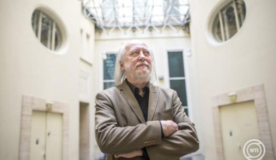 Krasznahorkai László kapja idén az irodalmi Nobel-díjat