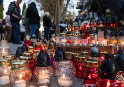 Halottak napja – Hosszabb nyitvatartással várják a megemlékezőket a fővárosi sírkertek