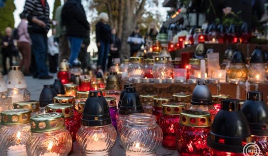 Halottak napja – Hosszabb nyitvatartással várják a megemlékezőket a fővárosi sírkertek