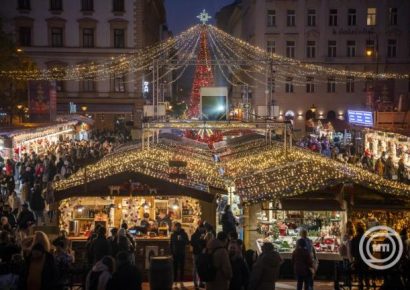 Pénteken nyílik meg Budapest hivatalos karácsonyi vására a Deák Ferenc téren