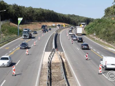 December 1-től már csak a NÚSZ-nál lehet idei éves országos autópálya-matricát venni