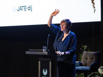 Először adták át a Karikó Katalin alapította JATE-díjakat