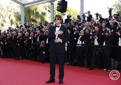 Tom Cruise érzelemteli beszéddel köszönte meg tiszteletbeli Oscar-díját