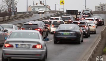 Maradna a kétéves vizsgáztatási ciklus a tíz évnél idősebb autóknál is