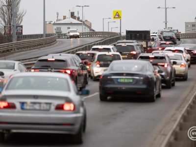 Maradna a kétéves vizsgáztatási ciklus a tíz évnél idősebb autóknál is