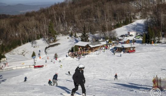 Napi 870 forint körüli átlagos utasbiztosítási díjjal számolhatnak a síelők az idei szezonban