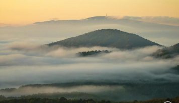 A hétvégén is enyhe, de borult idő várható