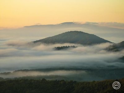 A hétvégén is enyhe, de borult idő várható