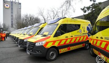 43 új mentőautó áll szolgálatba