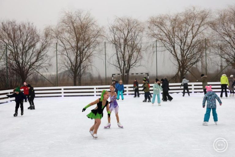 Tizenegy új műjégpálya nyílik
