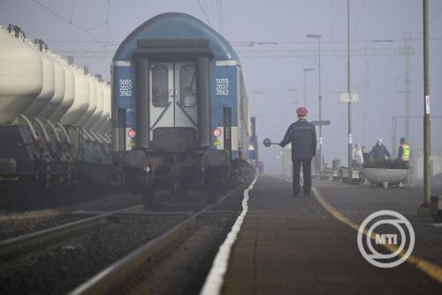 Több járművet állítanak forgalomba az év végi, újévi időszakban bizonyos vonalakon