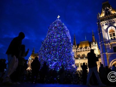 Felkapcsolták a fényfüzért az Ország Karácsonyfáján