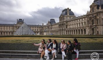 Sztrájkot hirdettek a párizsi Louvre dolgozói december 15-től